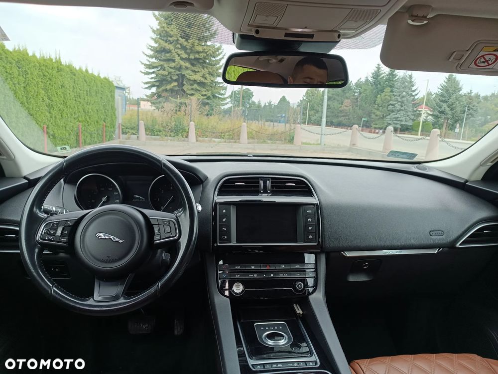 Jaguar F-Pace 2.0 i4D AWD Prestige - 18