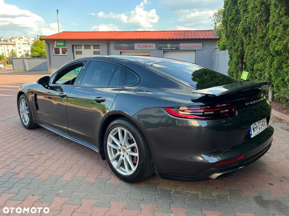 Porsche Panamera 4 - 8