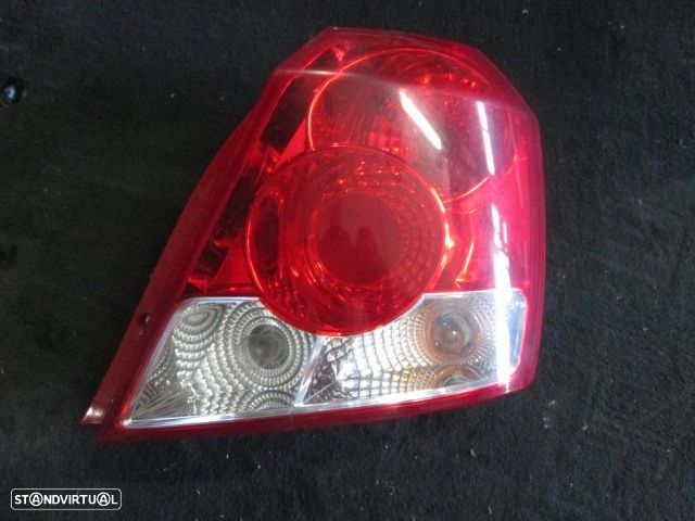 Farol Tras Stop552 CHEVROLET KALOS 2007 1.4I 95CV 5P CINZA DRT HOUSING CHEVROLET KALOS 2005 1.2I  GPL 72CV 5P CINZA DRT HOUSING CHEVROLET KALOS 2005 1.2I 72CV 5P AZUL - 1