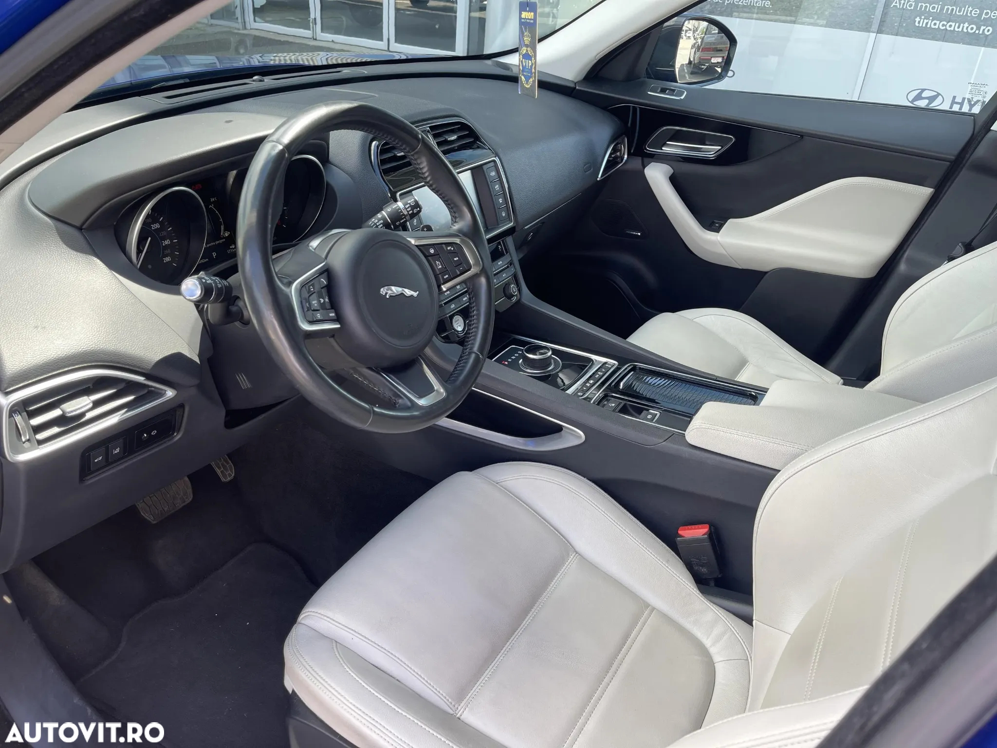 Jaguar F-Pace - 9