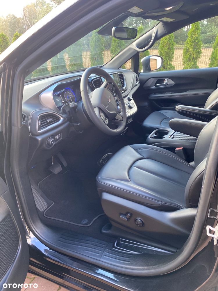 Chrysler Pacifica - 22