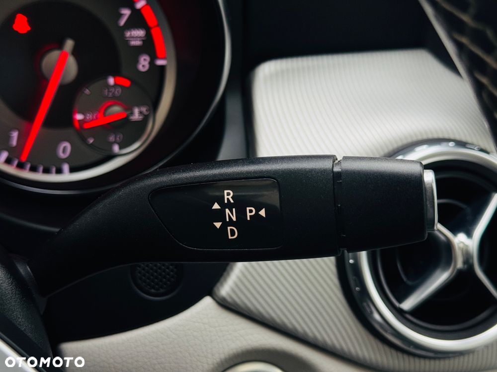 Mercedes-Benz GLA 200 7G-DCT Style - 17