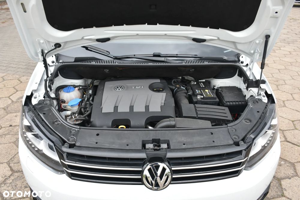 Volkswagen Touran 2.0 TDI DPF BlueMotion Technology STYLE - 27