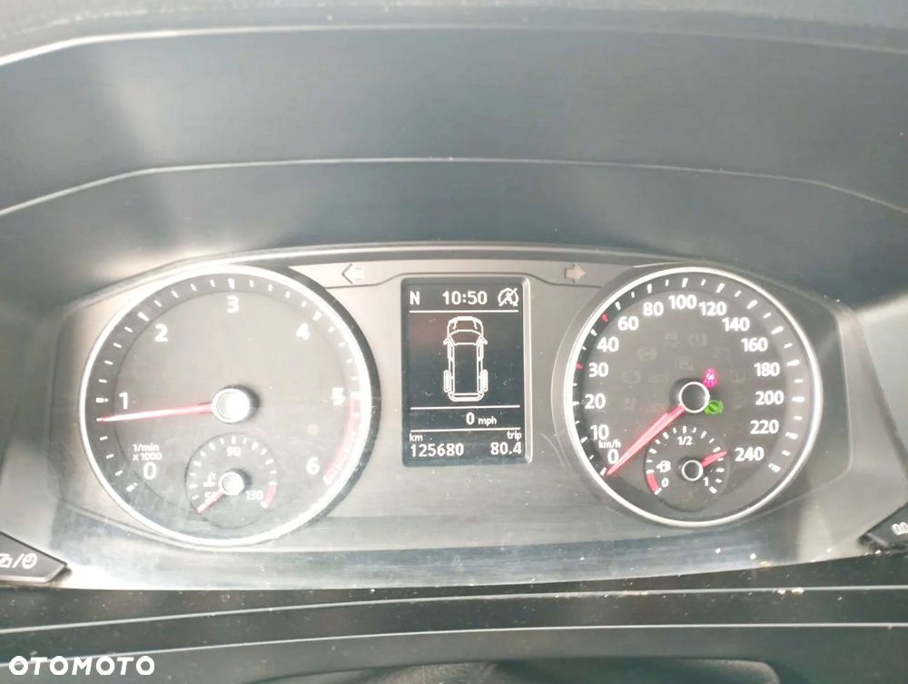 Volkswagen Caravelle - 20