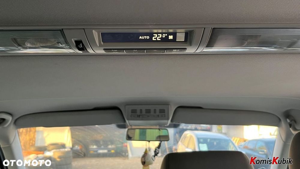 Volkswagen Caravelle - 12