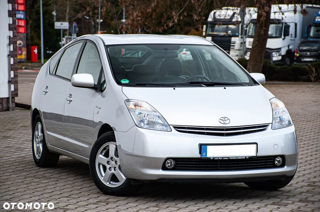 Toyota Prius (Hybrid) Executive - 1
