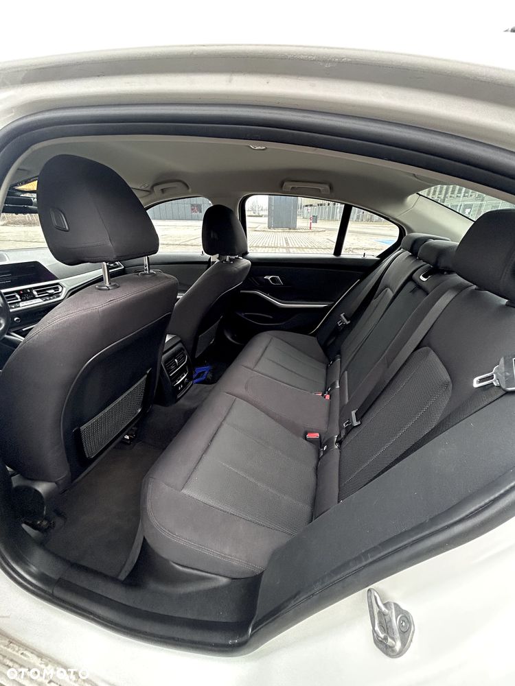 BMW Seria 3 318i - 14