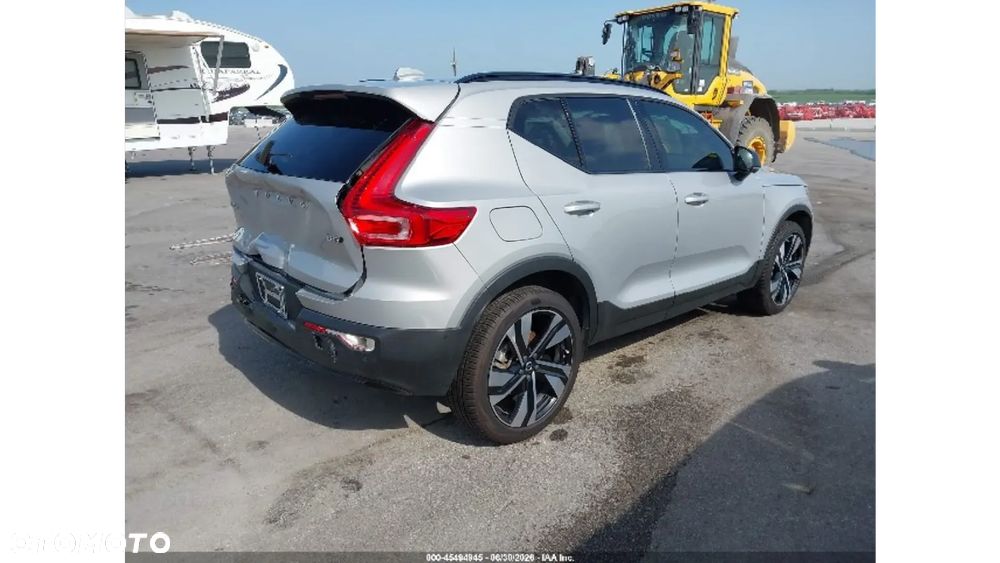 Volvo XC 40 B5 B AWD Ultimate Dark - 4