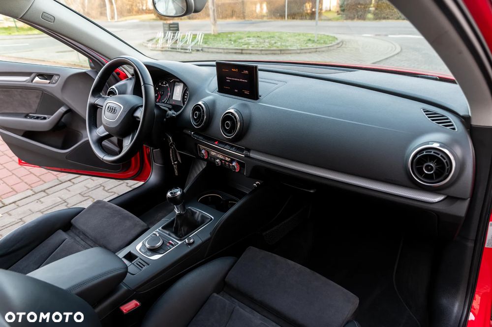 Audi A3 Sportback 1.4 TFSI Ambiente - 24