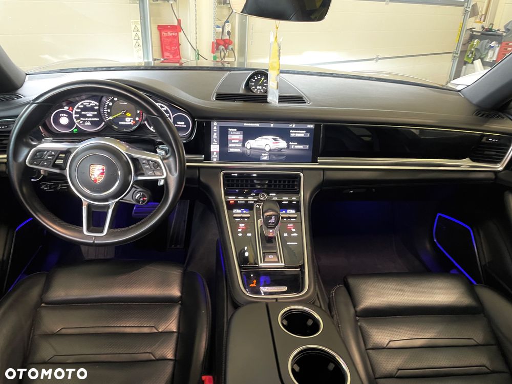 Porsche Panamera - 26