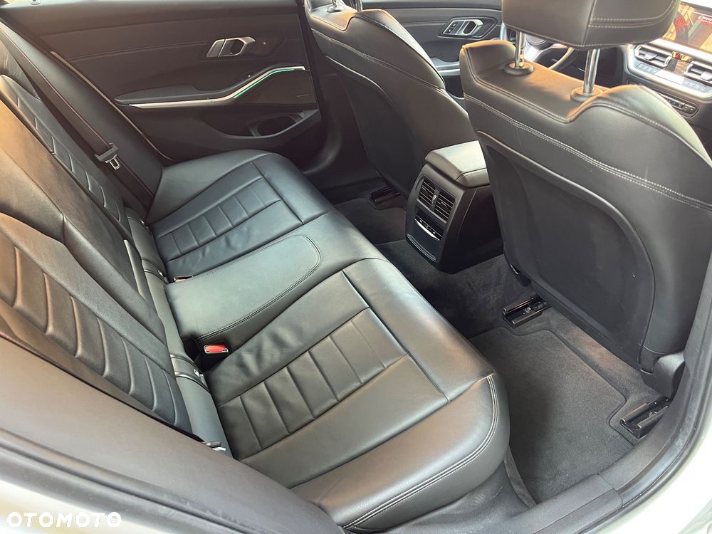 BMW Seria 3 M340i xDrive - 15