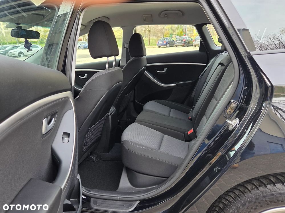 Hyundai i30 blue Kombi 1.6 CRDi Style - 8