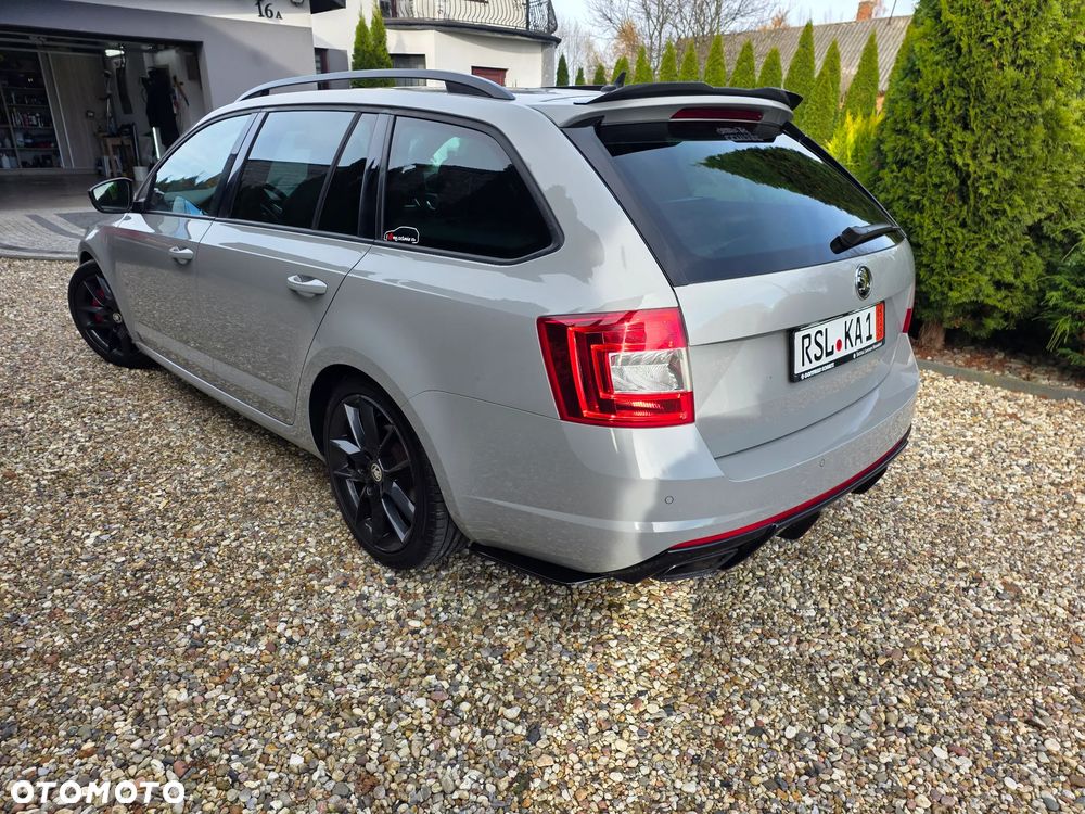 Skoda Octavia ver-combi-2-0-tdi-dsg-rs - 12