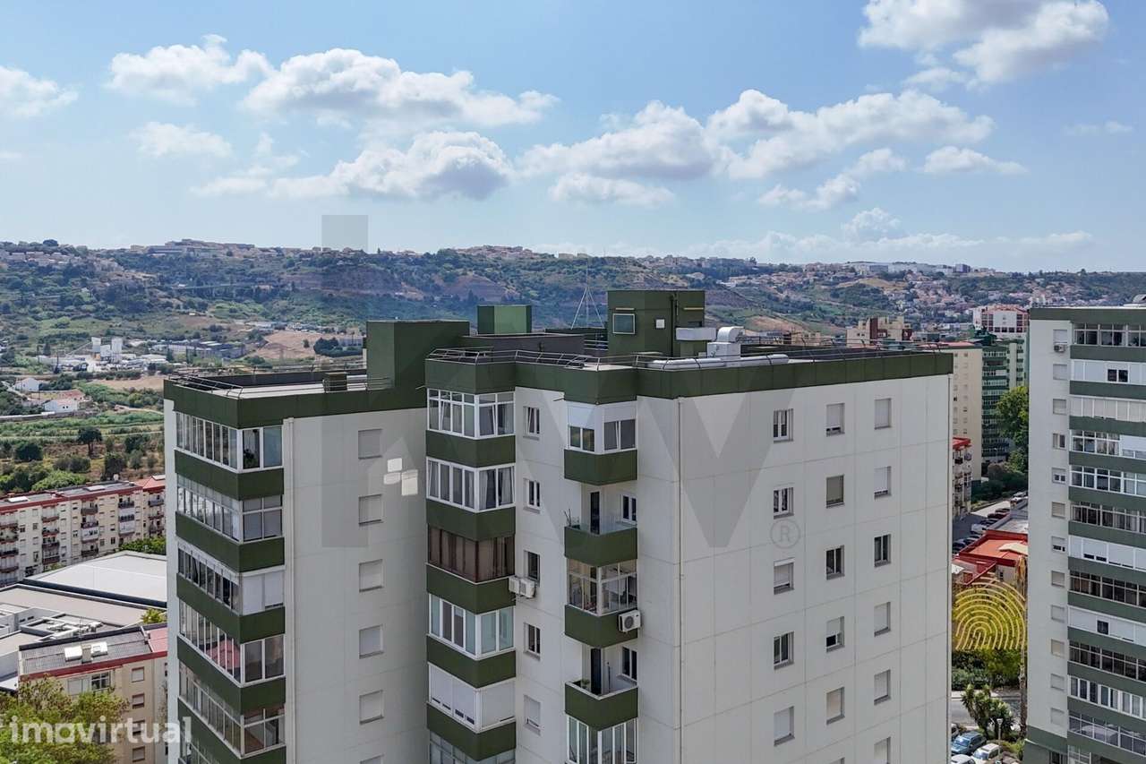 Apartamento T2 Remodelado com Varanda | Santo António dos Cavaleiros | - Grande imagem: 4/37