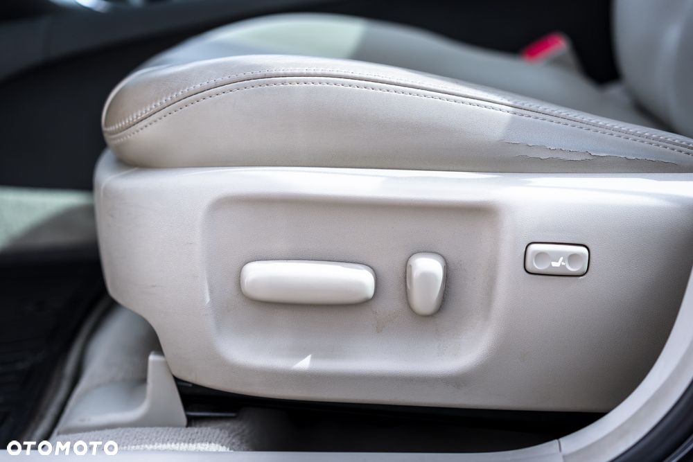 Toyota Avensis 2.0 Sol plus NAVI - 13