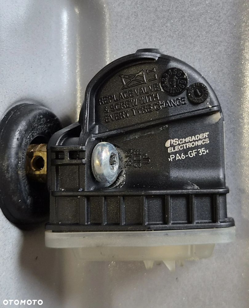 FELGI HYUNDAI i30 TUCSON III 7,5X18 ET49,5 5X114,3 67,1 KH27-7518 - 14