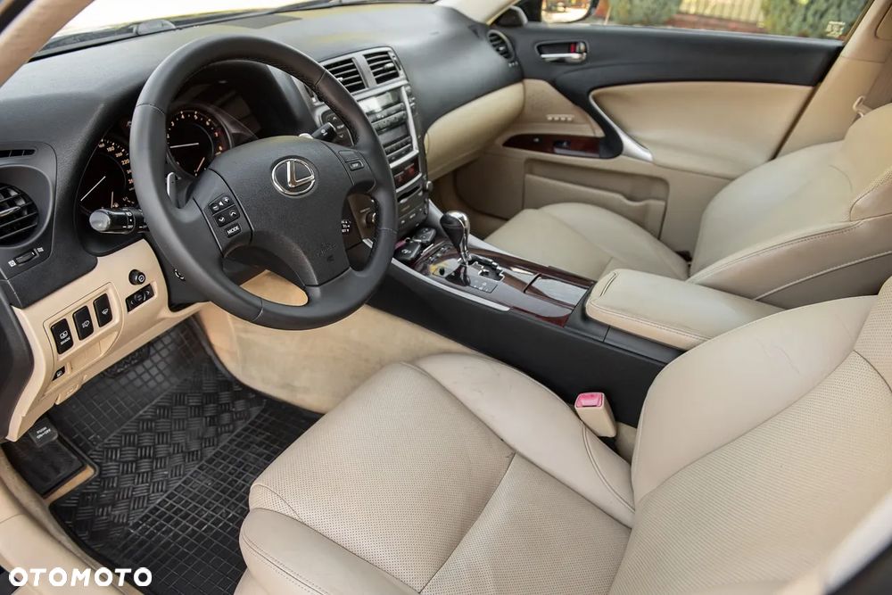 Lexus IS - 15