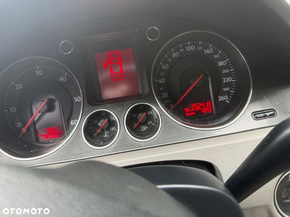 Volkswagen Passat 2.0 TDI Comfortline - 14