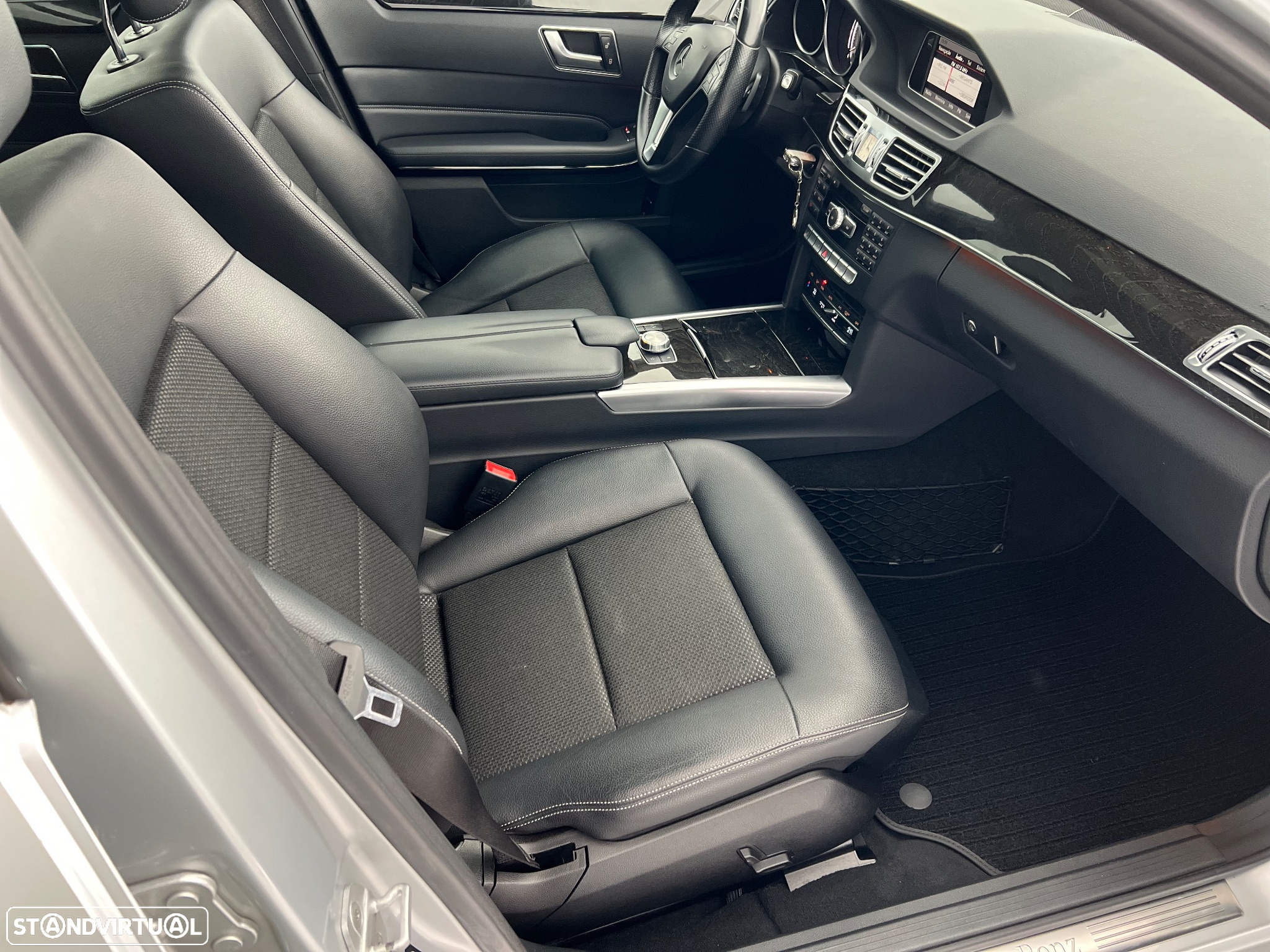 Mercedes-Benz E 220 CDi Avantgarde BlueEfficiency Auto - 36