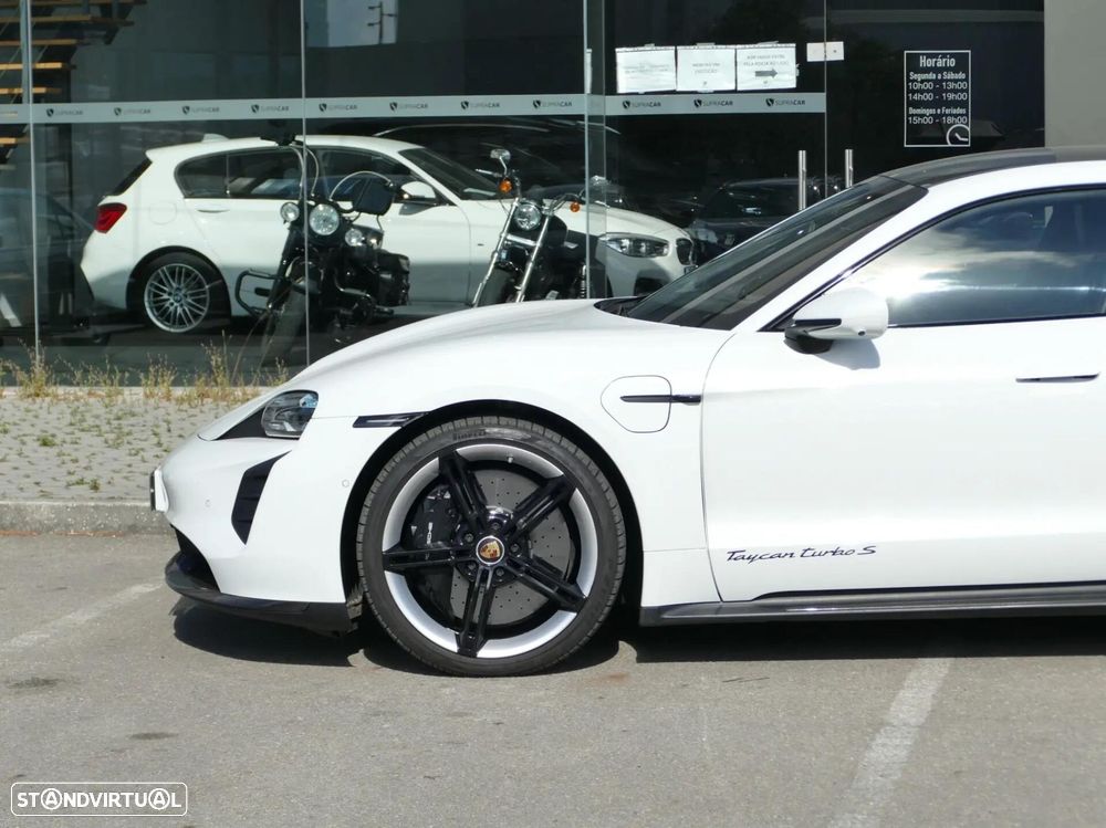 Porsche Taycan Turbo S - 13
