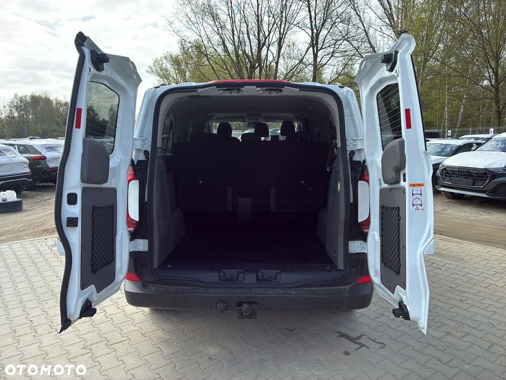 Volkswagen Caravelle - 10