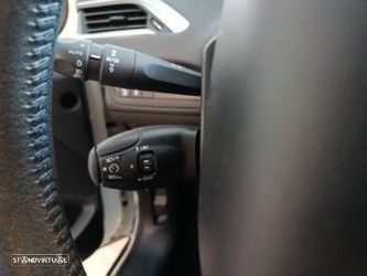 Peugeot 2008 1.2 PureTech Style - 18