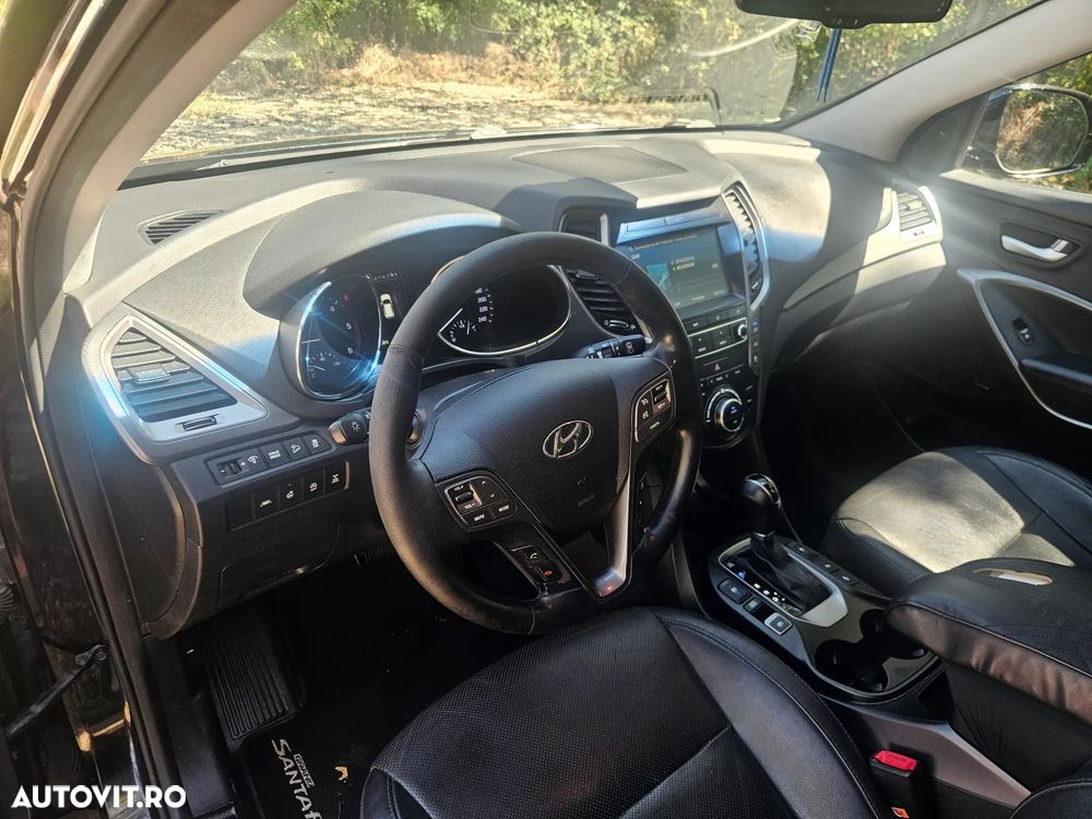 Hyundai Grand Santa Fe - 24