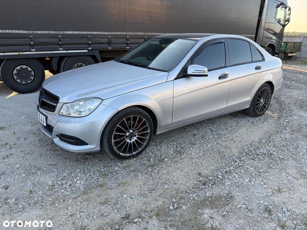 Mercedes-Benz Klasa C 220 CDI DPF BlueEFFICIENCY Special Edition - 3