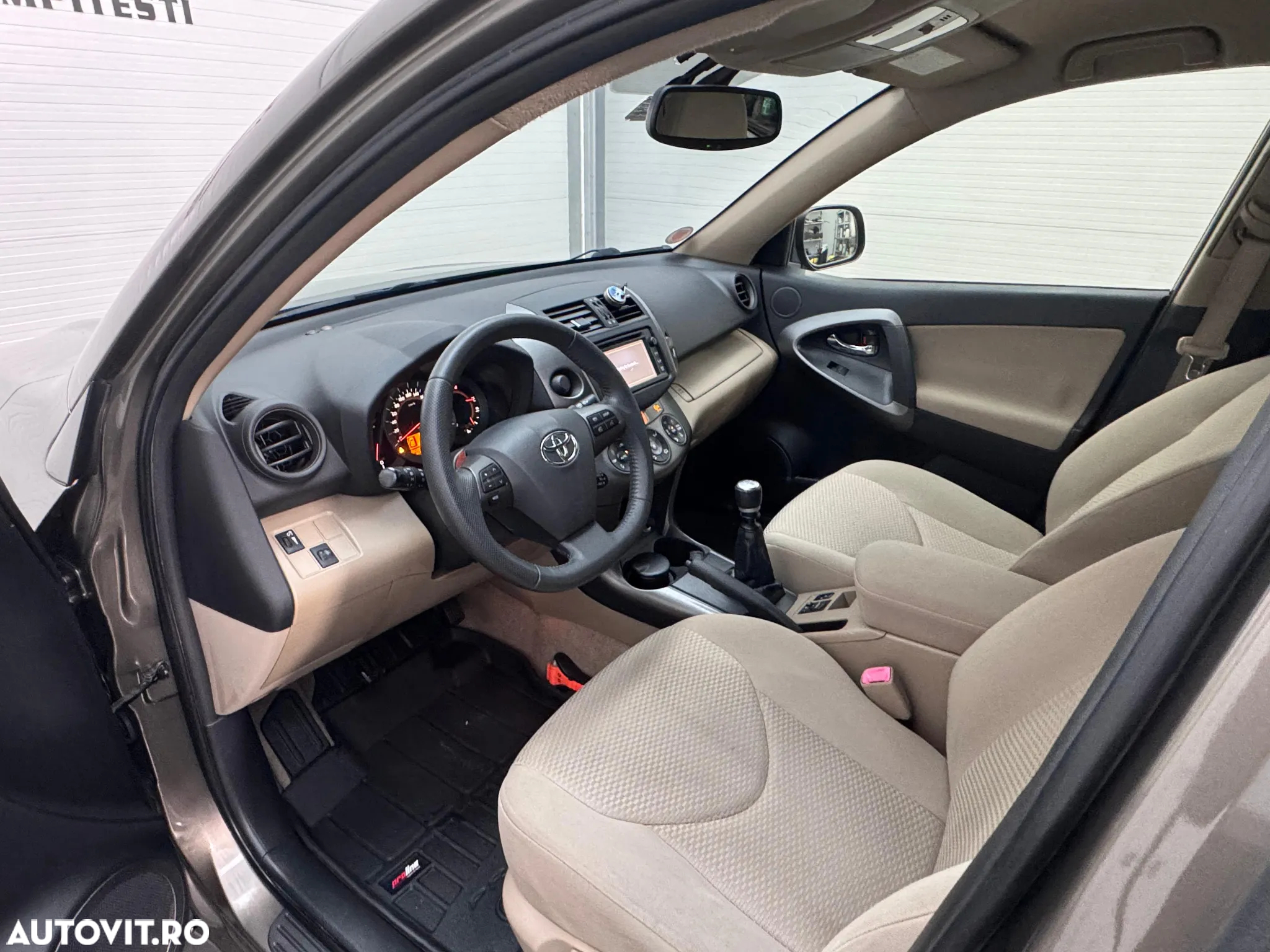 Toyota RAV4 - 10