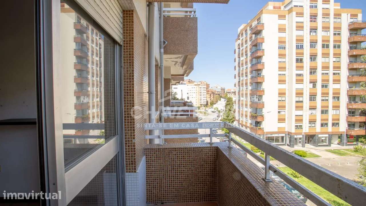 Apartamento T2+1 - Bem Localizado | Transportes , escolas , comercio - Grande imagem: 4/22