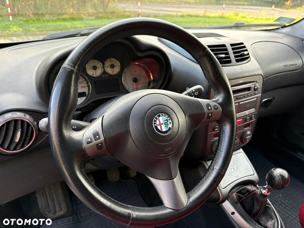 Alfa Romeo GT 1.9JTD 16V Distinctive - 23