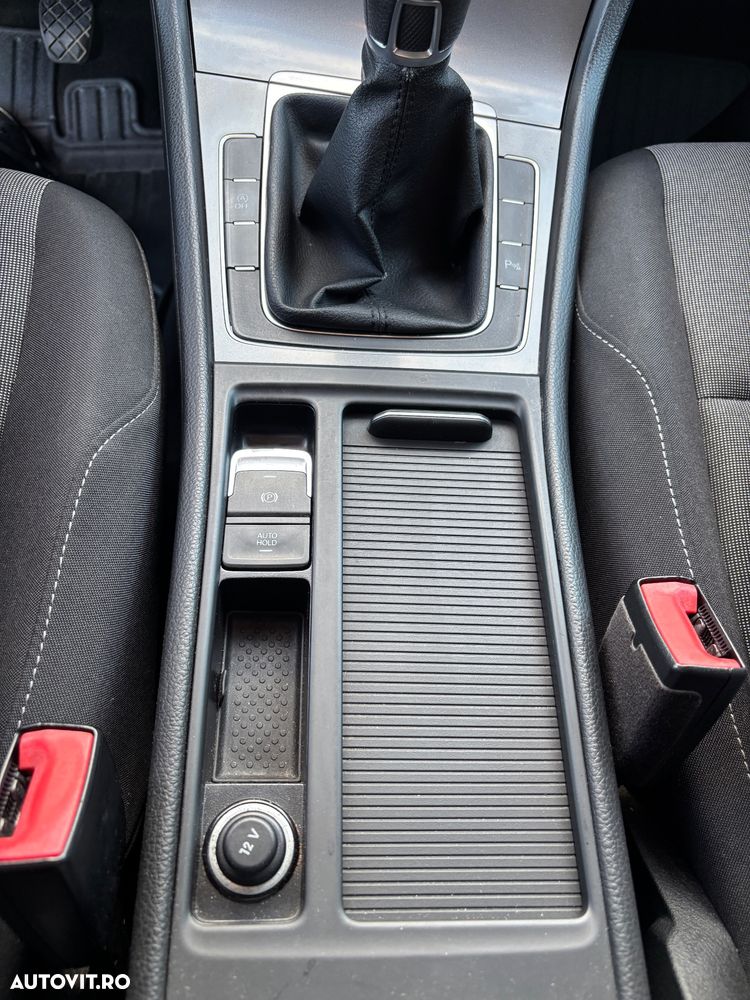 Volkswagen Golf 1.6 TDI DPF Trendline - 11