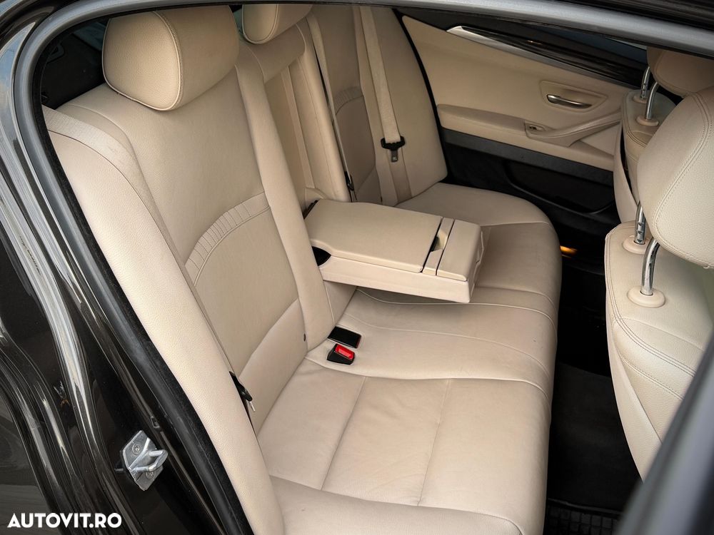 BMW Seria 5 520d Aut. Luxury Line - 7