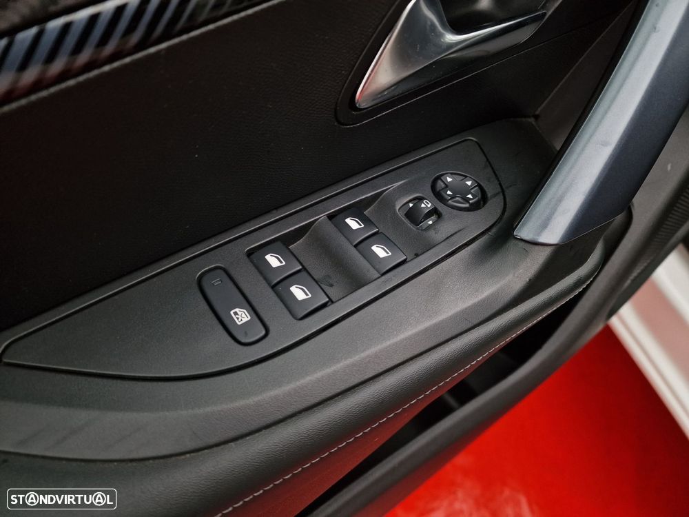 Peugeot 2008 1.2 PureTech Allure Pack - 10