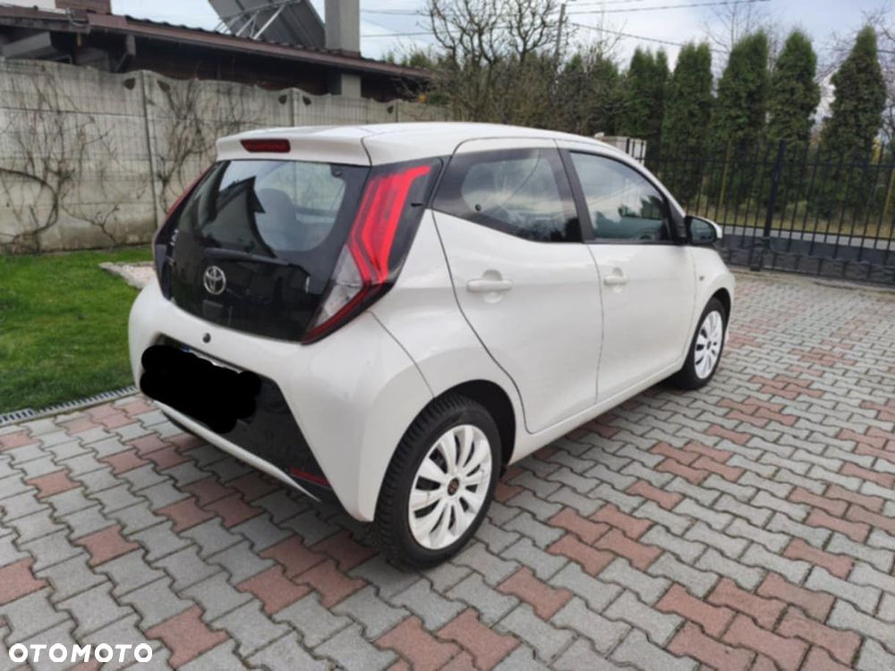 Toyota Aygo x-play - 4