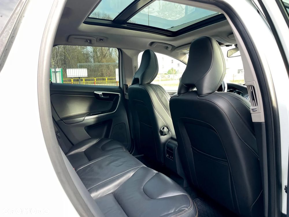 Volvo XC 60 T6 AWD Geartronic Summum - 10