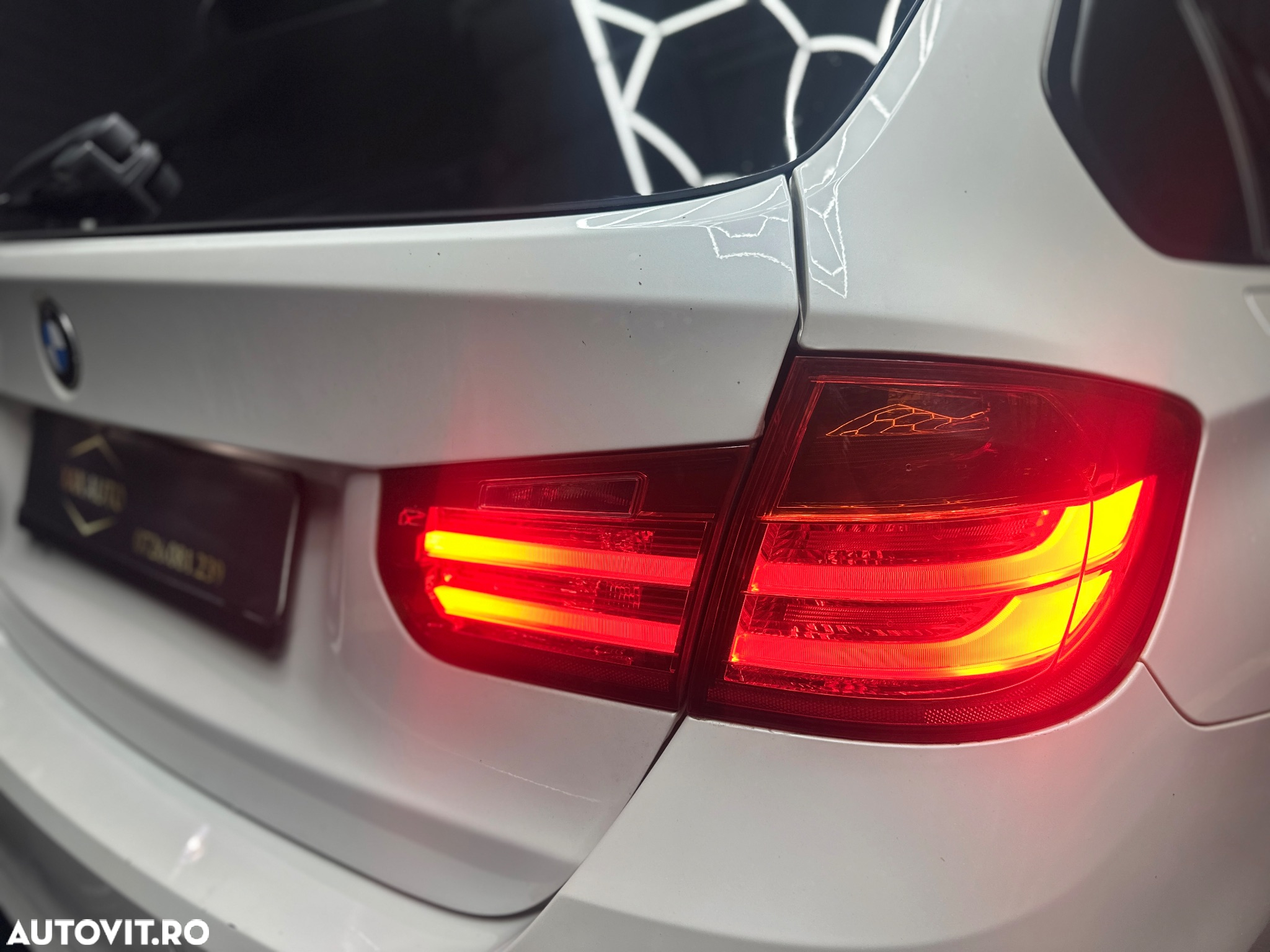 BMW Seria 3 320d Touring Aut. Sport Line - 12