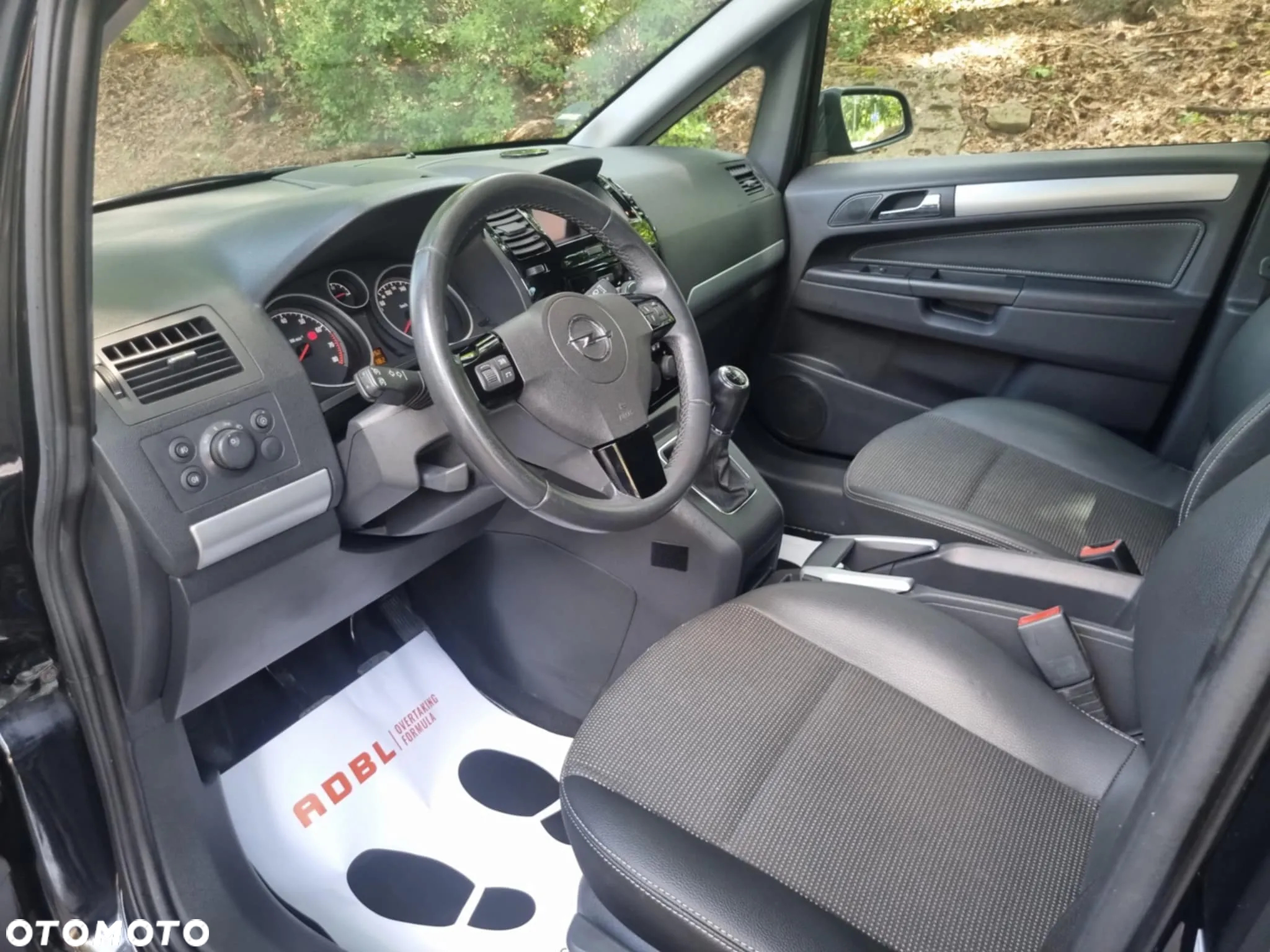 Opel Zafira - 10