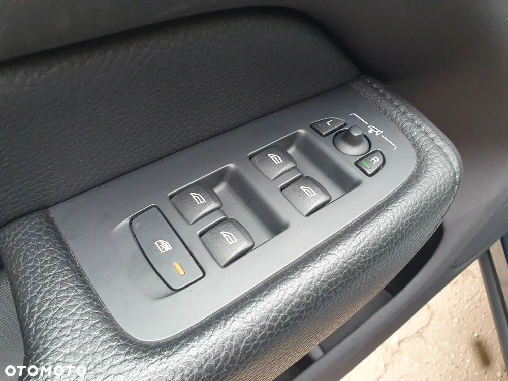 Volvo XC 60 B4 B Geartronic Momentum Pro - 23