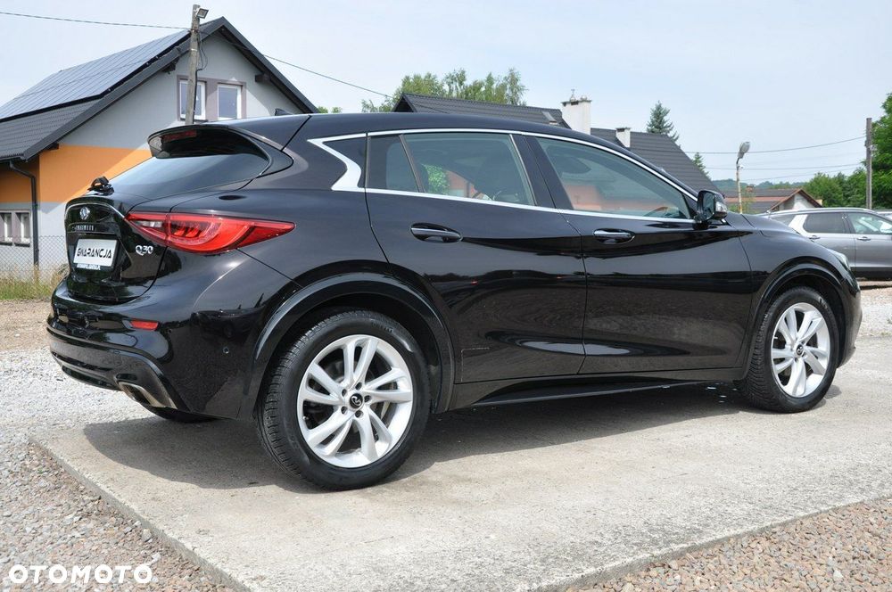 Infiniti Q30 1.6t DCT Premium Tech - 13