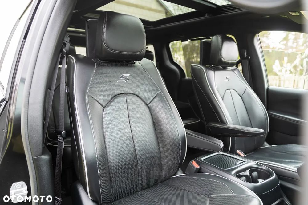 Chrysler Pacifica - 28
