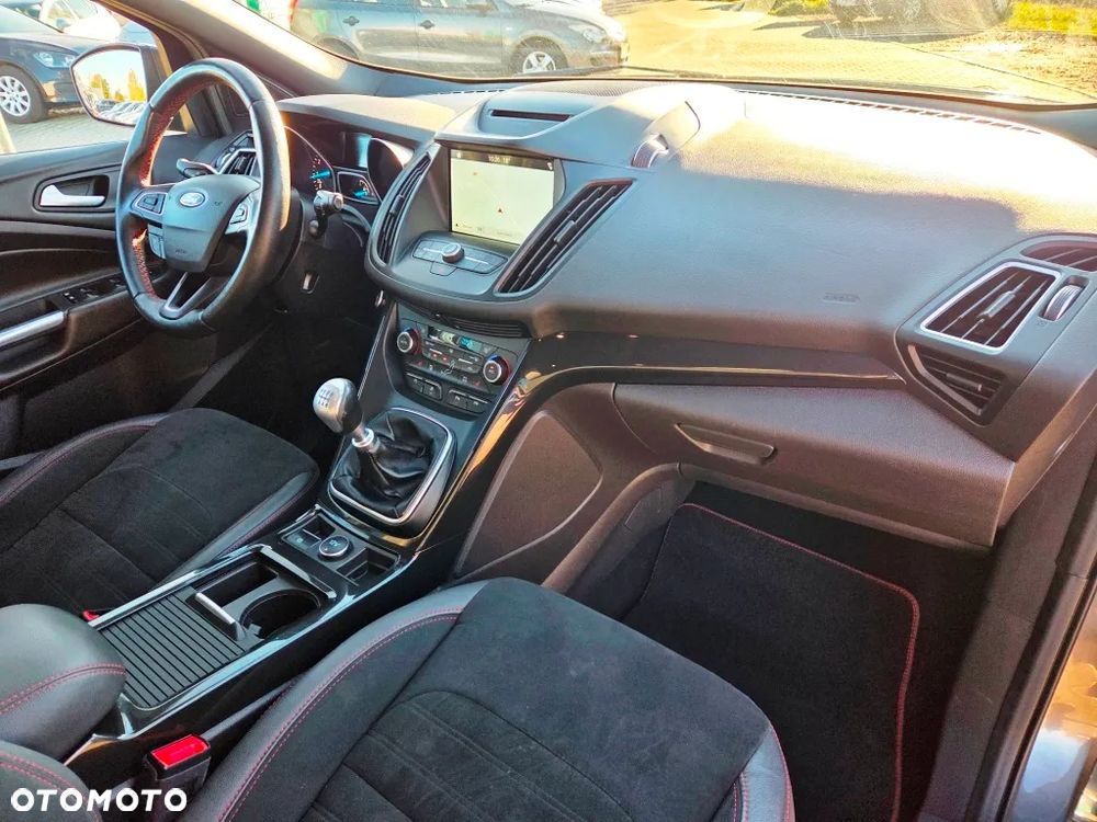 Ford Kuga 1.5 EcoBoost 2x4 ST-Line - 32