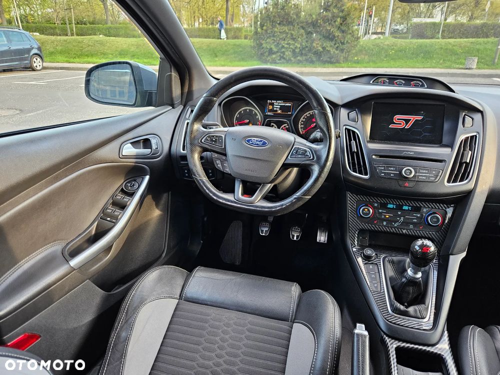 Ford Focus 2.0 EcoBoost ST mit Leder-Sport-Paket - 15
