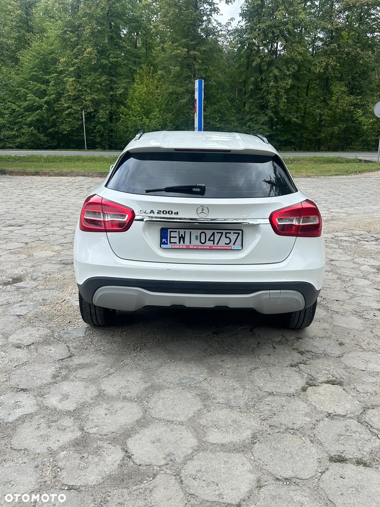 Mercedes-Benz GLA 200 d 7G-DCT - 9