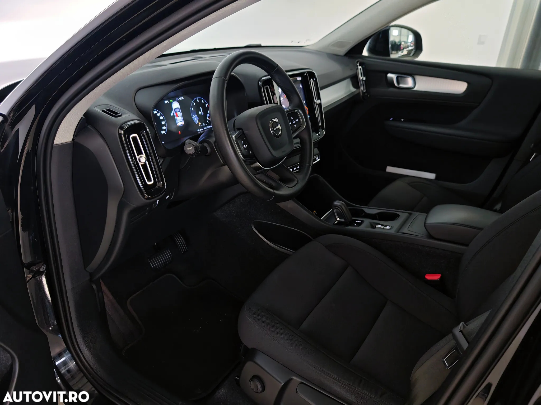 Volvo XC 40 T3 Geartronic Momentum Pro - 10