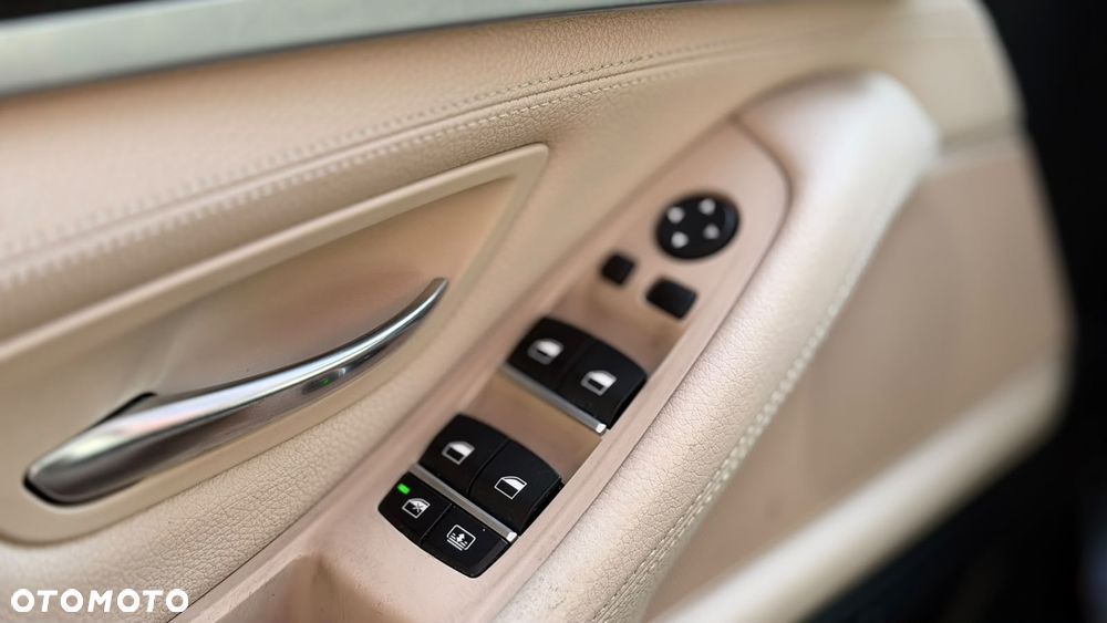 BMW Seria 5 530d xDrive - 23