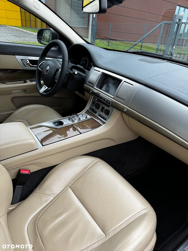 Jaguar XF 2.2 D Premium Luxury - 7