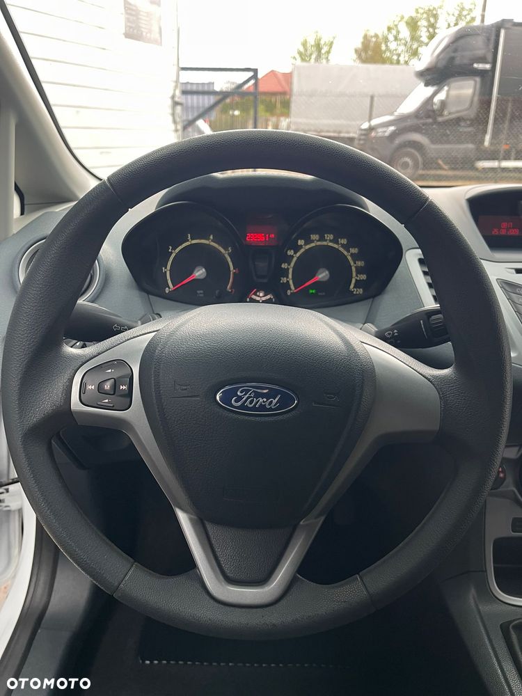 Ford Fiesta 1.25 Champions Edition - 17
