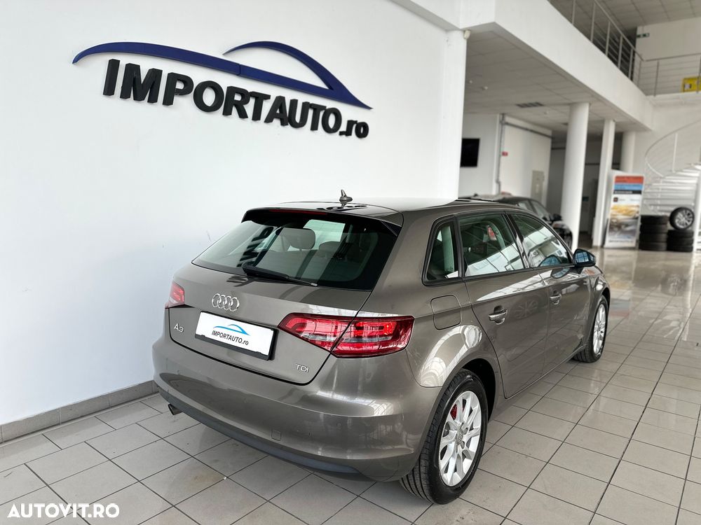 Audi A3 Sportback 1.6 TDI S-tronic Attraction - 11