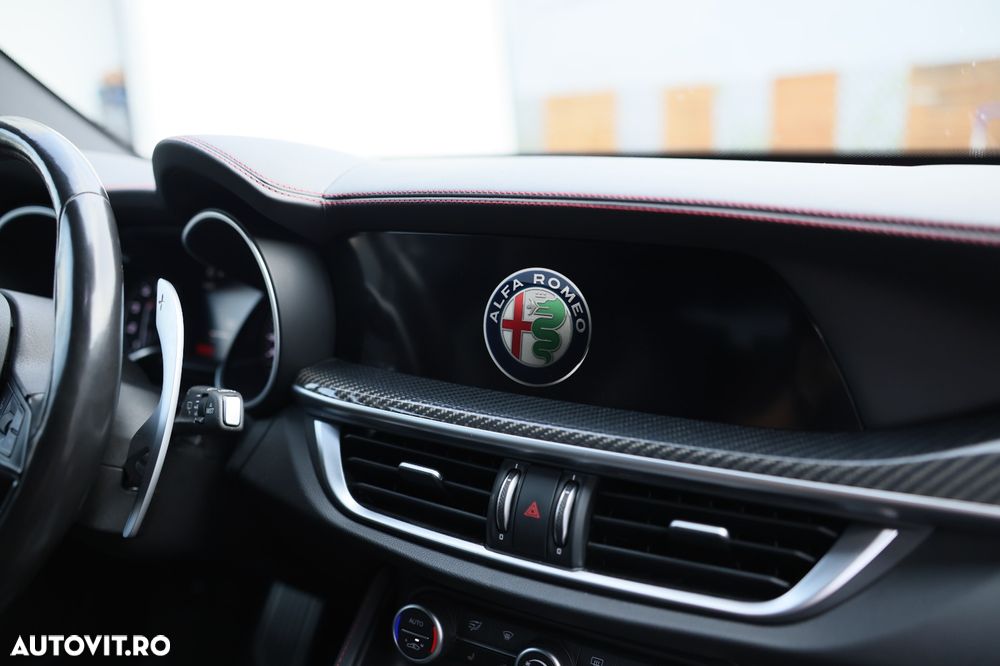 Alfa Romeo Stelvio V6 2.9 Bi-Turbo AT8-Q4 Quadrifoglio - 11